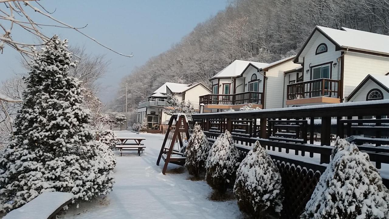 Forest Of Color Pension Hongcheon Exterior foto