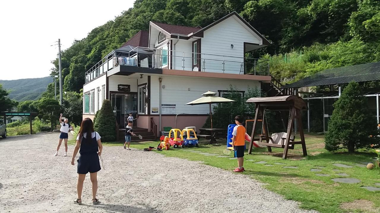 Forest Of Color Pension Hongcheon Exterior foto